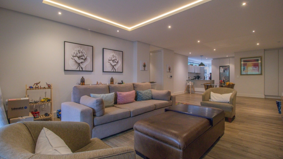 To Let 2 Bedroom Property for Rent in Fresnaye Western Cape